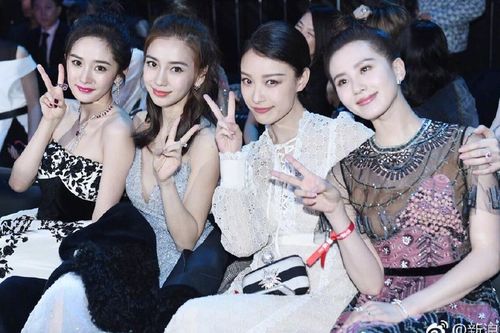 5 sao Hoa ngữ có gu thời trang vừa sến vừa phèn: Một người đẹp khiến Lưu Diệc Phi phải chào thua?