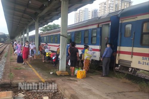 Hơn 600 công dân Ninh Bình ở một số tỉnh phía Nam đã lên tàu trở về quê
