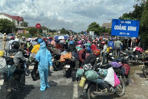 Đón 3.100 người dân về quê qua chốt kiểm tra y tế phía Nam