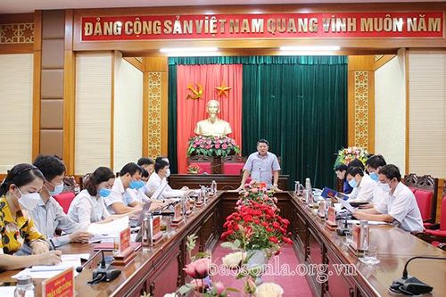 Đồng chí Phó Bí thư Thường trực Tỉnh ủy kiểm tra phòng, chống dịch bệnh Covid-19 tại huyện Quỳnh Nhai