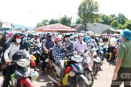 Hơn 10.000 người từ phía Nam về quê đi qua địa bàn Gia Lai