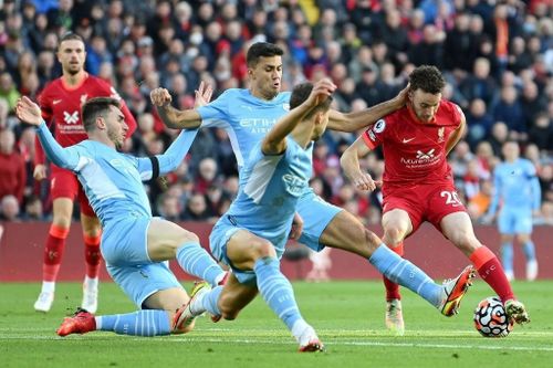 Salah ghi siêu phẩm, Liverpool chia điểm kịch tính với Man City