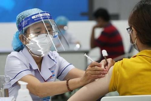 Trưa 4/10: Cả nước tiêm hơn 46,3 triệu liều vaccine COVID-19; TTYT huyện cứu sống thai phụ F0 bị nhau bong non