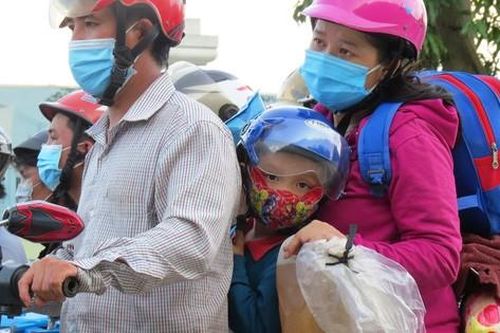 Nghệ An: Hỗ trợ, đón hàng trăm lao động đi xe máy về quê