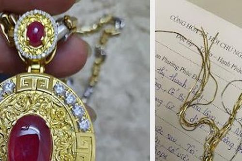Hà Nội: Truy xét nhóm đối tượng cướp giật sợi dây chuyền mặt ngọc trị giá hơn 100 triệu đồng
