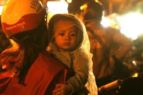 Cần Thơ: Trắng đêm hỗ trợ người dân trở về quê hương an toàn