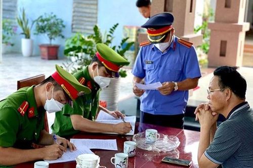 Bắt tạm giam nguyên Chủ tịch và cán bộ địa chính xã do sai phạm về đất đai
