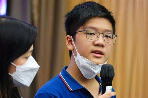 Hồng Kông: Nam sinh 13 tuổi trúng tuyển đại học