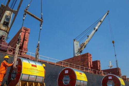 Chuyên gia kinh tế: Chính phủ cần chuyển đổi chiến lược 'mục tiêu kép' sang 'đa mục tiêu'