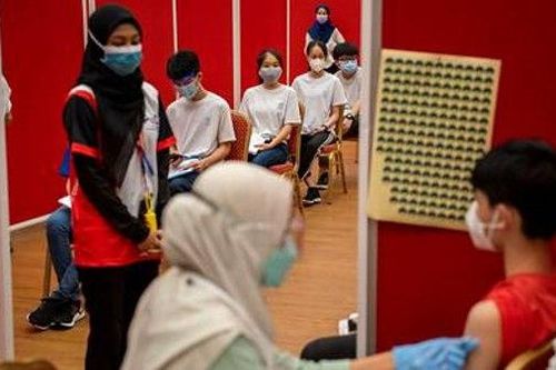 Malaysia bắt đầu cho học sinh trở lại trường học