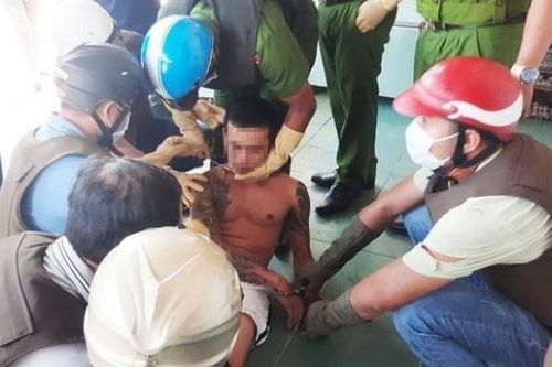 Quảng Nam: Khống chế đối tượng 'ngáo đá', sử dụng hung khí để cố thủ trong nhà