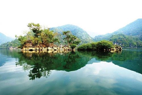 Du lịch Hồ Ba Bể - viên ngọc xanh giữa rừng Đông Bắc