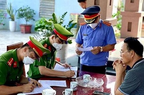 Bắt giữ nguyên Chủ tịch UBND xã do sai phạm liên quan đến đất đai