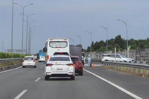 Quá tải đơn đăng ký đón con, người thân trở lại TP. HCM