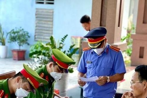 Bắt nguyên chủ tịch, địa chính xã làm giả hồ sơ đất