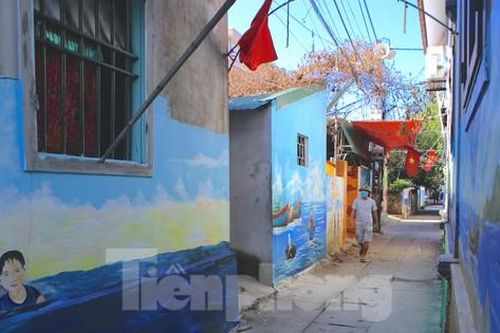 Biến tường làng cũ thành đường bích họa