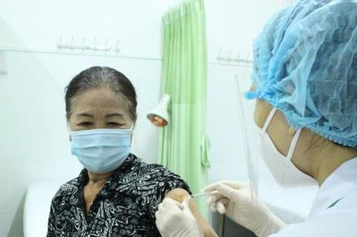 TPHCM tiến nhanh tới mục tiêu bao phủ vắc xin ngừa COVID-19