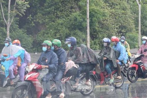 Dốc sức giúp dân về quê tránh dịch
