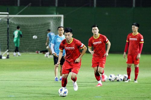Phan Văn Đức trở lại, tuyển Việt Nam luyện 'chiêu' ghi bàn