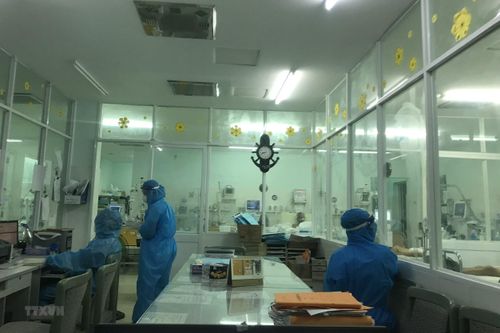 Những người chiến sỹ áo trắng nơi tâm dịch Khánh Hòa