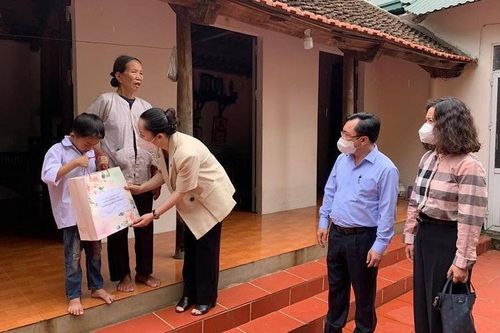 Hỗ trợ học sinh, sinh viên có hoàn cảnh khó khăn mua máy tính học trực tuyếnTin khácVững vàng trên trận tuyến chống 'giặc lửa'Thông tin về đầu mối liên lạc, ứng trực 24/24 giờ hỗ trợ công dân nước ngoài của Sở Ngoại vụ tỉnh Lạng Sơn