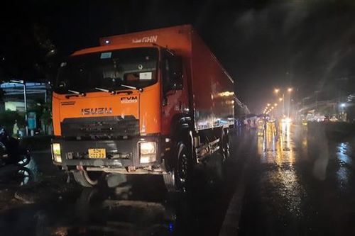 Bị ô tô tông tử vong khi băng qua đường