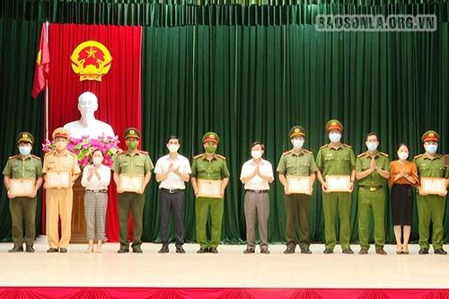 Phù Yên gặp mặt 53 cán bộ, chiến sĩ công an tăng cường phòng chống dịch