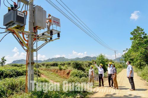 Điện về thắp sáng bản xa