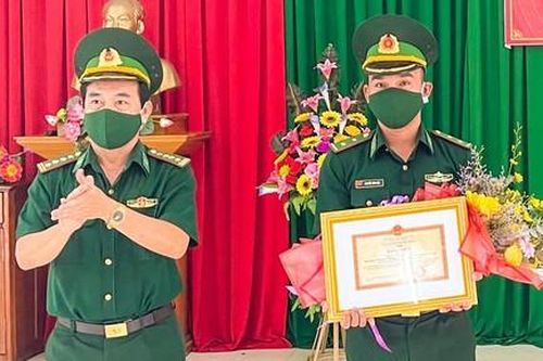 Trung úy BĐBP dũng cảm lao ra biển cứu người bị đuối nước