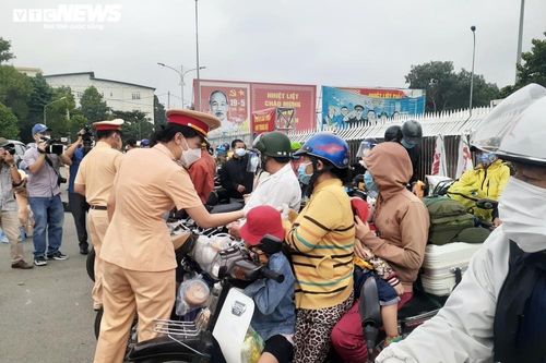 Đồng Nai hỗ trợ hơn 10.000 người lao động về quê