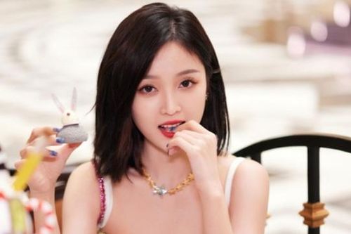 Tranh luận diễn viên có cần bằng đại học không