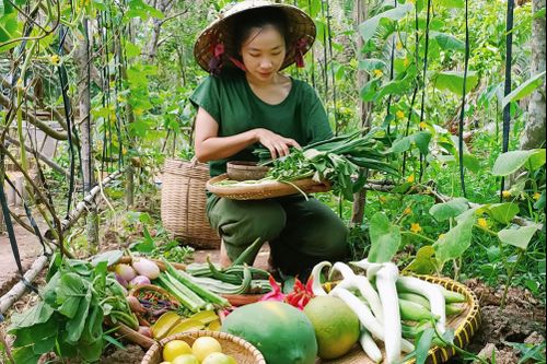 Cô gái bỏ phố về quê, làm kênh ẩm thực miền Tây