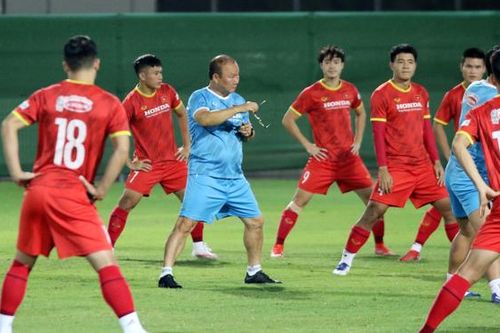 Bóng đá Việt Nam hôm nay: Thành Chung tự tin đối đầu cầu thủ nhập tịch