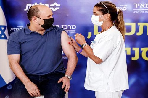 Châu Âu 'bật đèn xanh' tiêm mũi vaccine tăng cường