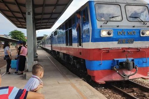 Quảng Bình: Tăng 4 đoàn tàu đón 2.800 người dân về quê