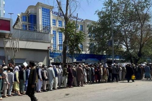 Nền kinh tế Afghanistan đang sụp đổ khi tiền mặt cạn kiệt