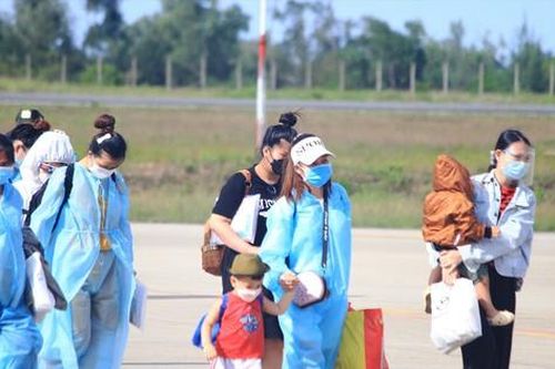 149 thai phụ về TT-Huế bằng máy bay
