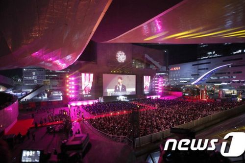 Siêu thảm đỏ LHP Busan 2021 quy tụ dàn sao khủng của xứ sở Kim Chi