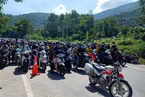 Đà Nẵng, Quảng Bình và Phú Yên hỗ trợ người dân từ phía Nam về quê