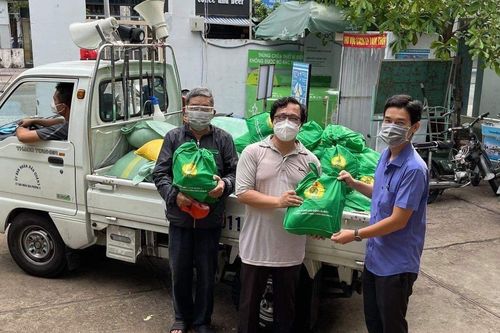 Cộng đồng xã hội chăm lo các đối tượng thuộc nhóm yếu thế bị ảnh hưởng do dịch