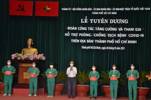 TP Hồ Chí Minh tuyên dương 43 tập thể, 100 cá nhân đã tích cực tham gia chống dịch