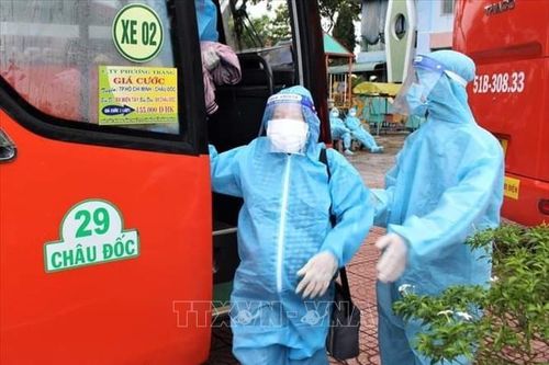 Người tiêm đủ 2 mũi vaccine từ vùng có nguy cơ về không phải cách ly tập trung