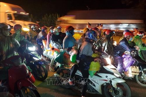 Ninh Bình hỗ trợ người dân trở về quê bằng phương tiện cá nhân