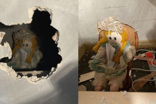 Vừa dọn về nhà mới, người đàn ông sững sờ khi phát hiện con búp bê và mẩu giấy nhắn 'đáng sợ'