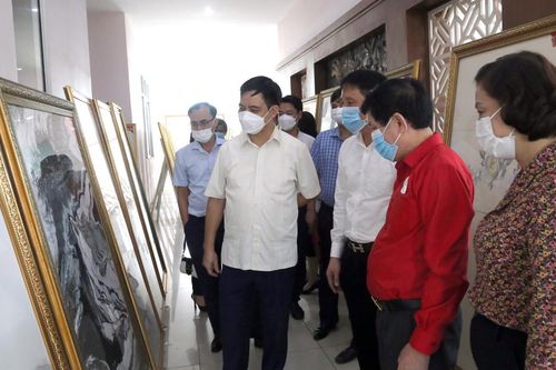 Phó Chủ tịch UBND tỉnh thăm, chúc mừng doanh nghiệp, doanh nhân