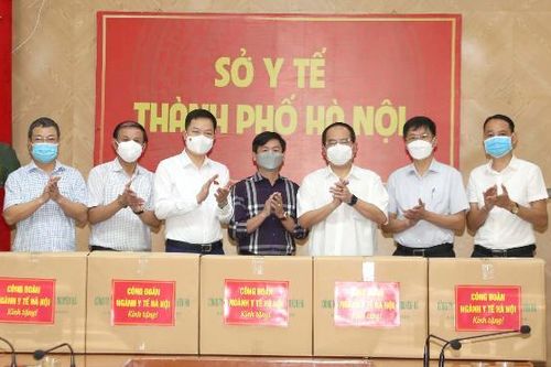 Sở Y tế Hà Nội trao tặng 3000 sản phẩm đông y hỗ trợ tỉnh Đồng Nai