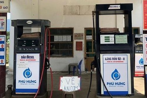 Treo biển 'về ăn cơm', một cửa hàng xăng dầu bị xử phạt 10 triệu đồng