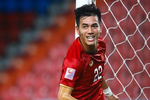 Tiến Linh chờ duyên phá lưới Trung Quốc