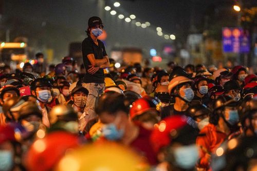 Nhiều tỉnh cho người về quê được cách ly tại nhà