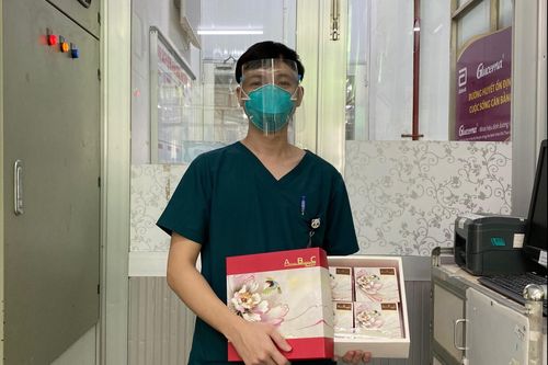 Bác sĩ người Lào đi chống dịch ở TP.HCM